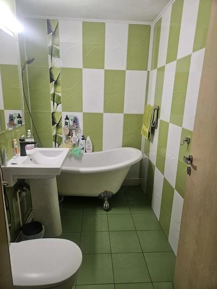 Apartament cu 2 camere semidecomandat, mobilat în Lipovei