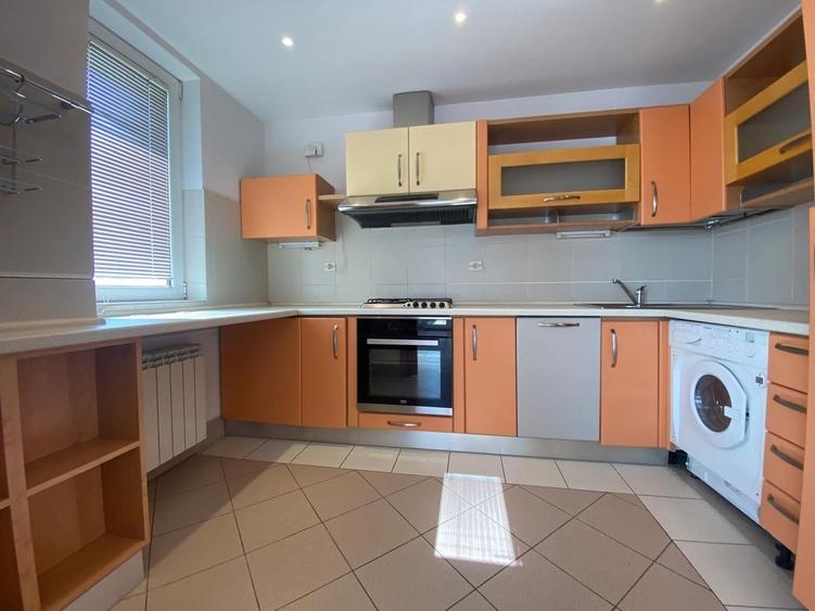 Apartament cu 3 camere decomandat, mobilat în Arcul de Triumf
