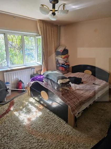 Apartament cu 3 camere decomandat în Girocului