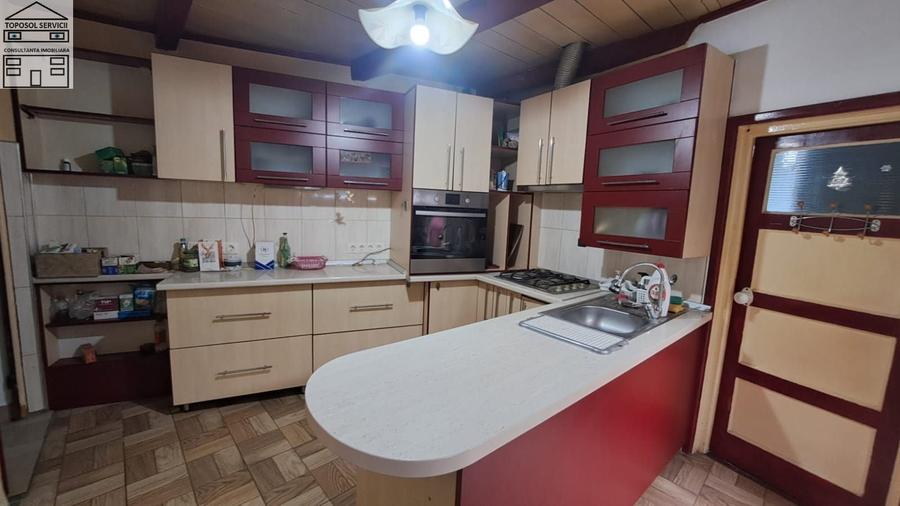 Casă individuală cu 6 camere cu Teren 580 Mp în Central