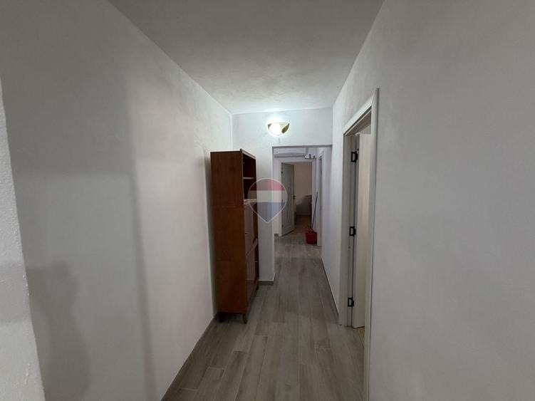 Apartament cu 3 camere decomandat în Central