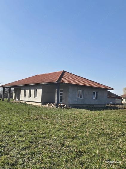 Casă cu Teren 25000 Mp în Traian