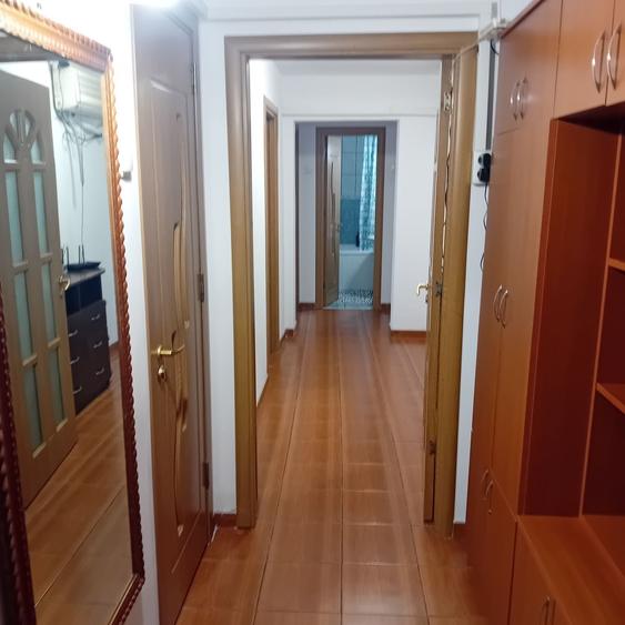 Apartament cu 3 camere decomandat în Podu Roș