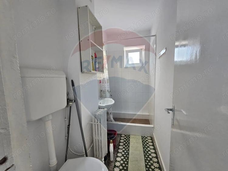 Apartament cu 3 camere semidecomandat în Central