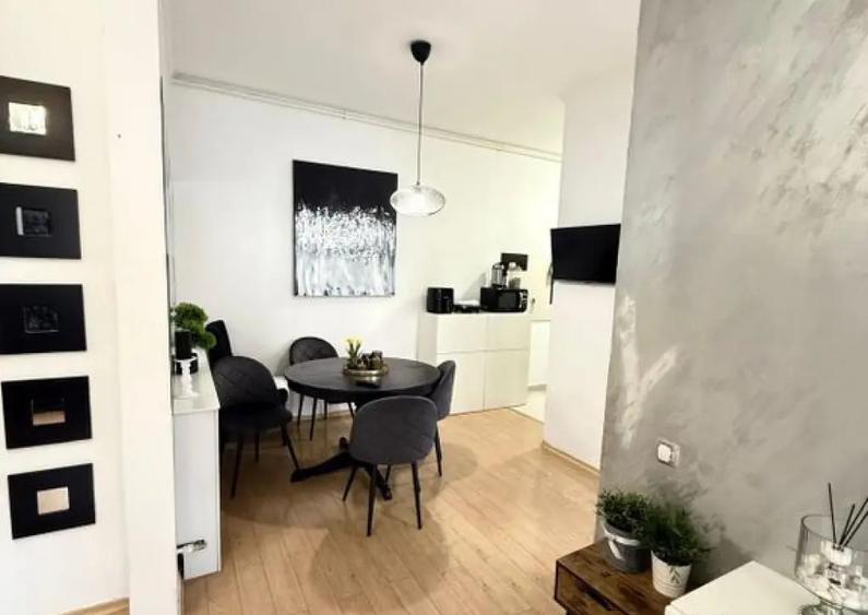 Apartament cu 2 camere semidecomandat în 1 Mai