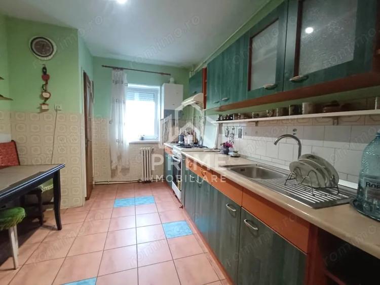 Apartament cu 4 camere decomandat în Central