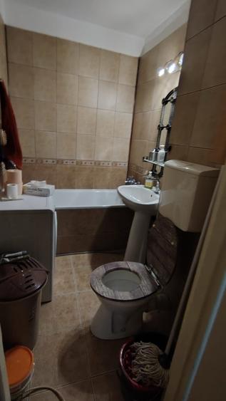Apartament cu 2 camere decomandat, mobilat în Titan