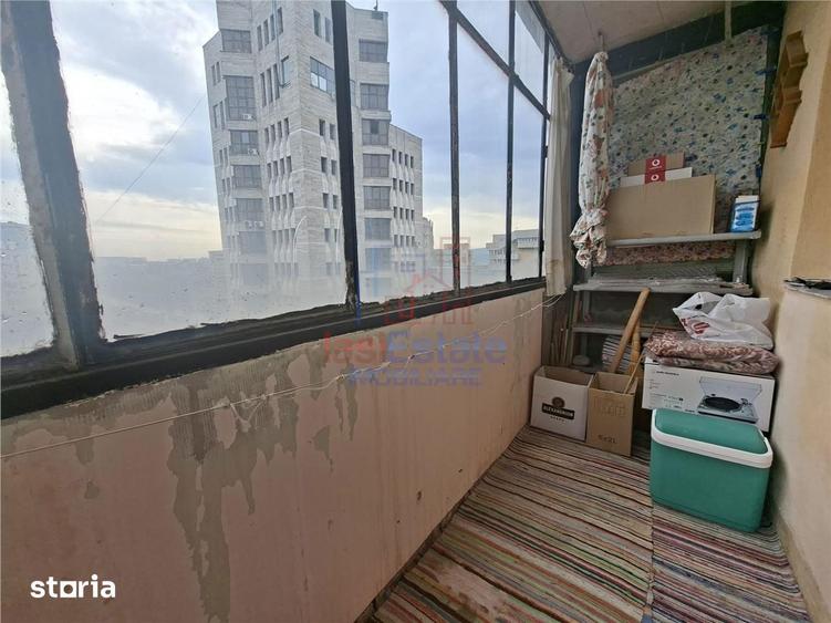 Apartament cu 3 camere decomandat în Hala Centrală