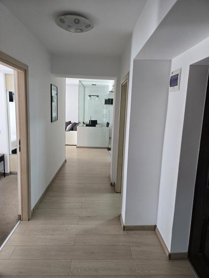 Apartament cu 3 camere decomandat în Lazaret