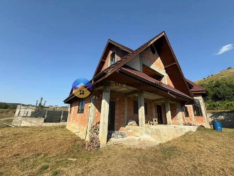 Casă individuală cu 5 camere cu Teren 2000 Mp în Gârcina