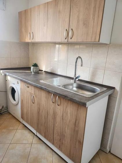 Apartament cu 2 camere decomandat, mobilat în Podul de Piatră
