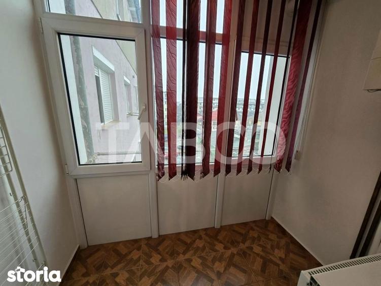 Apartament cu 3 camere semidecomandat, mobilat în Țiglari