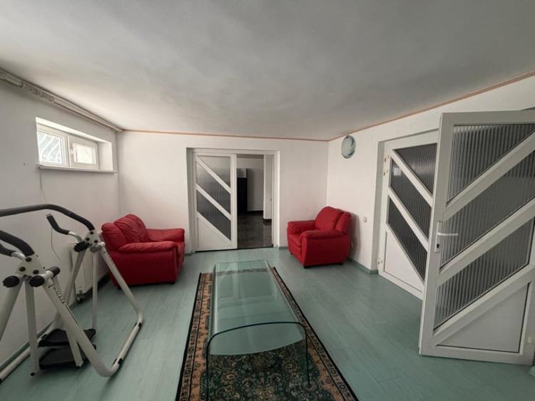 Casă cu 5 camere cu Teren 1100 Mp în Central