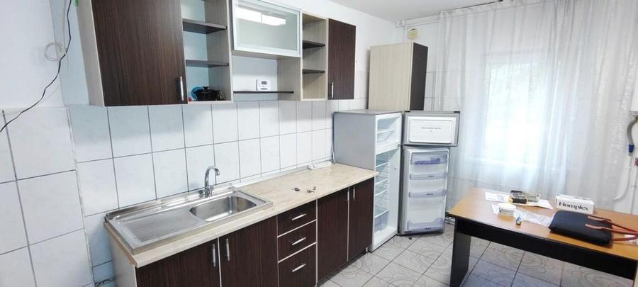 Apartament cu 3 camere decomandat, mobilat în Zorilor