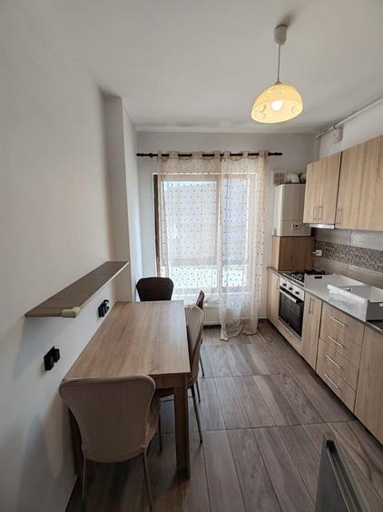 Apartament cu 3 camere decomandat, mobilat în Metalurgiei