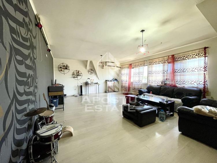 Apartament cu 4 camere decomandat în Torontalului