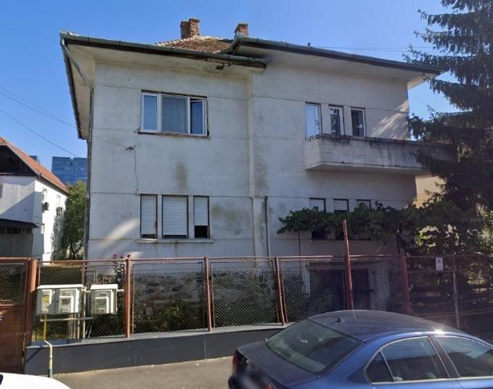 Apartament cu 4 camere decomandat în Sub Arini