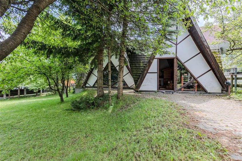 Casă individuală cu 7 camere cu Teren 800 Mp în Predeluț