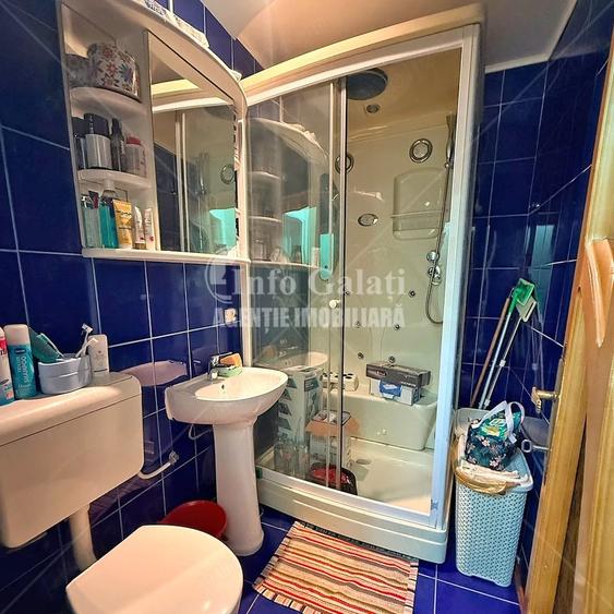 Apartament cu 4 camere semidecomandat în Micro 16