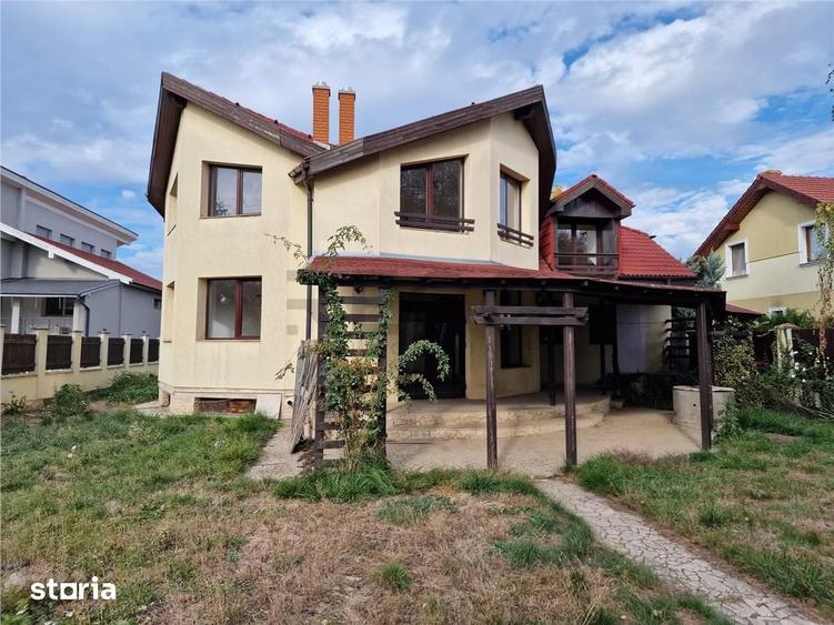 Casă cu 8 camere cu Teren 2756 Mp în Sântandrei