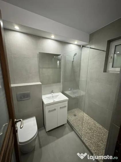Apartament cu 3 camere decomandat în Podu Roș
