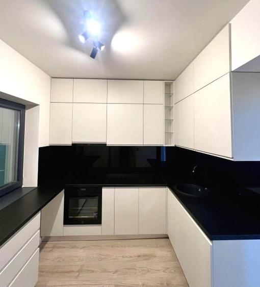Apartament cu 3 camere semidecomandat, mobilat în Pipera