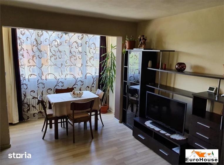 Apartament cu 3 camere decomandat în Cetate