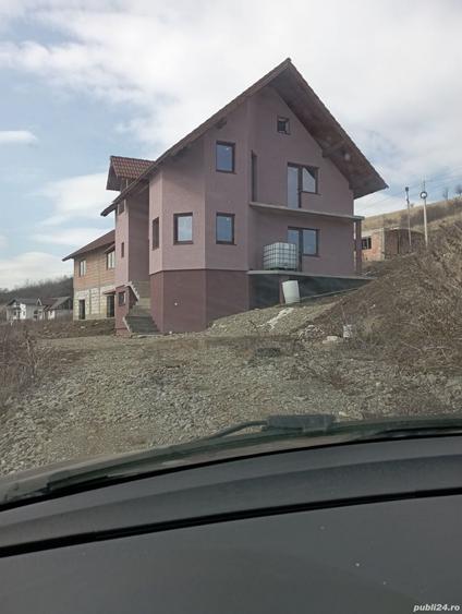 Casă cu 6 camere cu Teren 700 Mp în Șura Mare