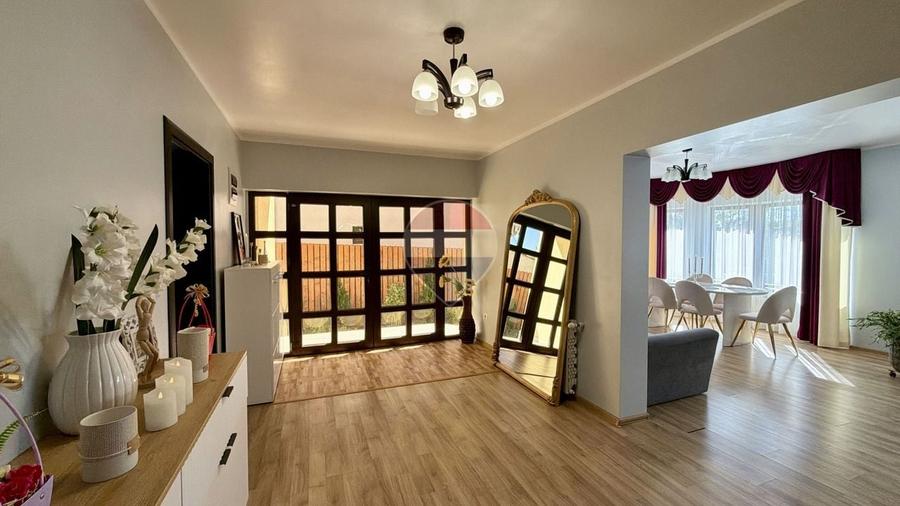 Casă individuală cu 4 camere cu Teren 1000 Mp în Periferie