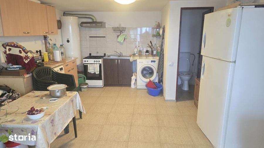 Casă cu 3 camere cu Teren 1020 Mp în Zăvoi