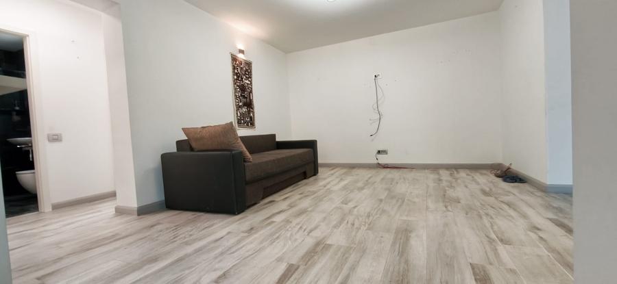 Apartament cu 3 camere semidecomandat în Tomis II