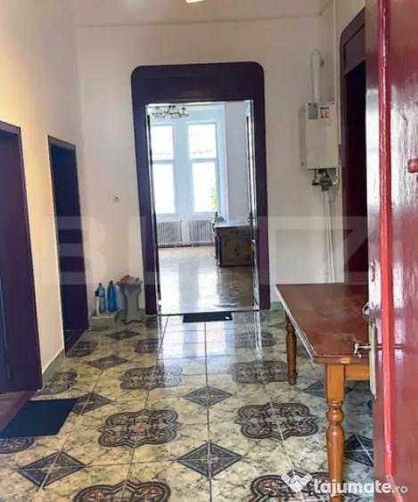 Apartament cu 4 camere decomandat în Central