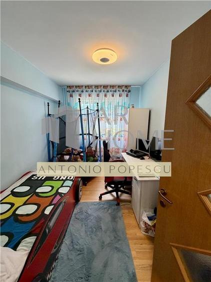 Apartament cu 4 camere decomandat, mobilat în Republicii