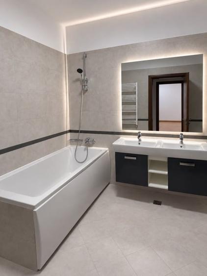 Apartament cu 4 camere decomandat în Kiseleff
