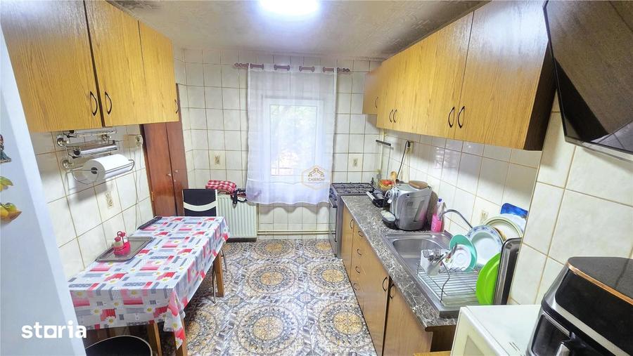 Apartament cu 3 camere semidecomandat în Micro 16
