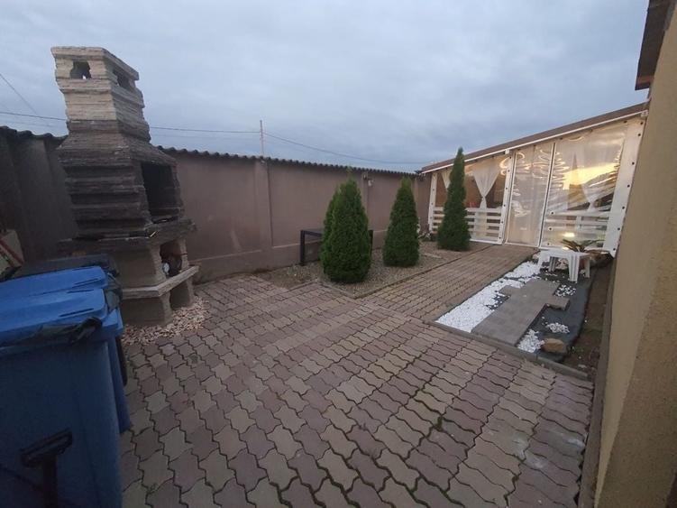 Casă cu 4 camere în Popoveni