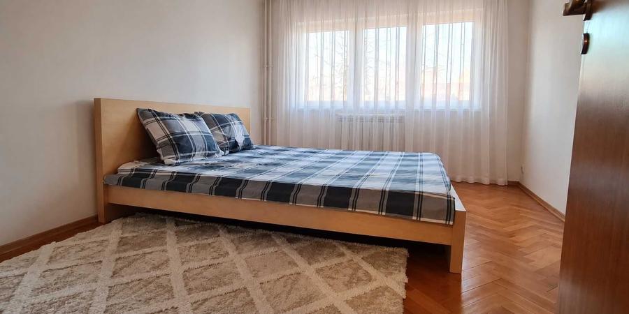 Apartament cu 3 camere semidecomandat în Exterior Vest