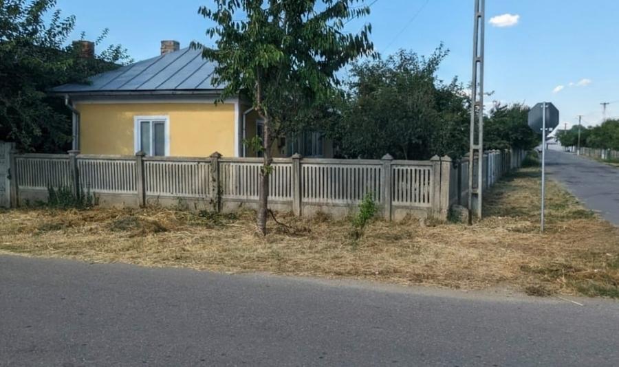Casă individuală cu 3 camere cu Canalizare în Fărcașele