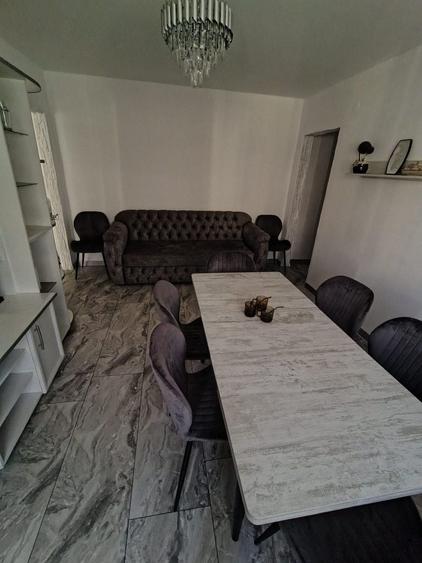 Apartament cu 4 camere decomandat în Central