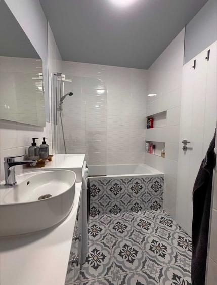 Apartament cu 3 camere decomandat în Florești