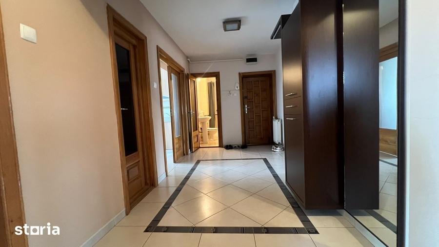 Apartament cu 3 camere decomandat în Intim