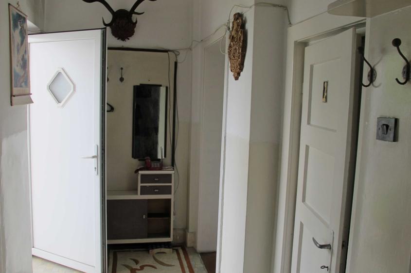 Casă cu 3 camere decomandat în Ultracentral