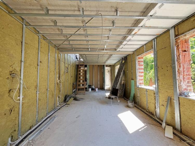 Casă individuală cu 4 camere cu Canalizare în Romană