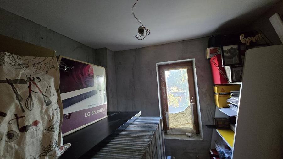 Casă cu 4 camere cu Canalizare în 1 Decembrie