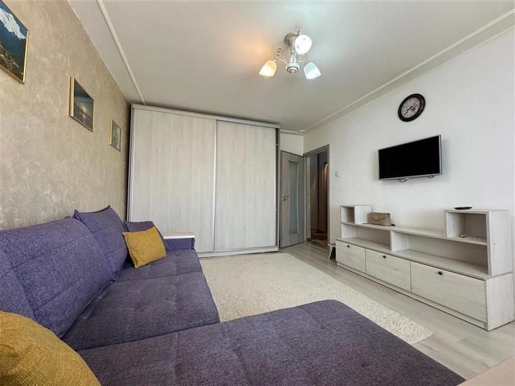 Apartament cu 2 camere semidecomandat, mobilat în Tătărași