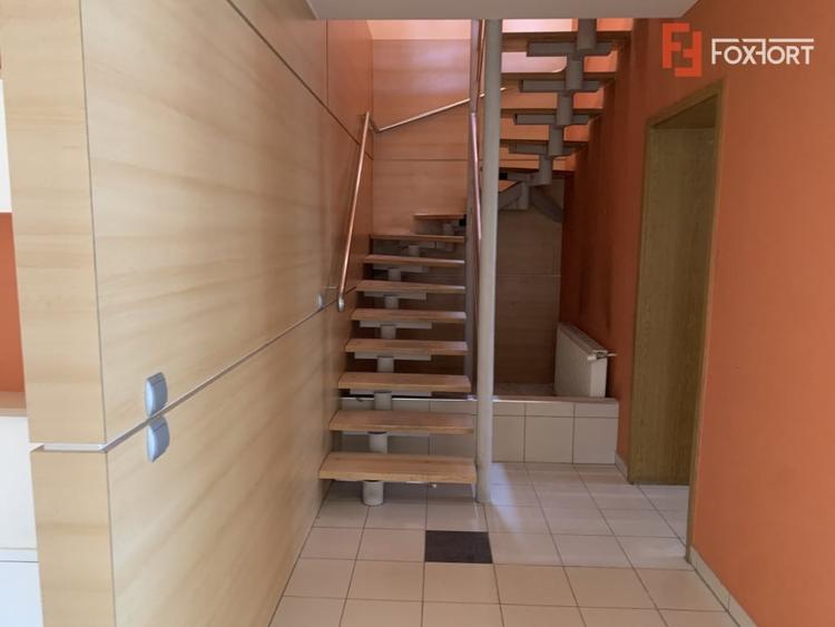 Casă individuală cu 10 camere cu Canalizare în Mehala