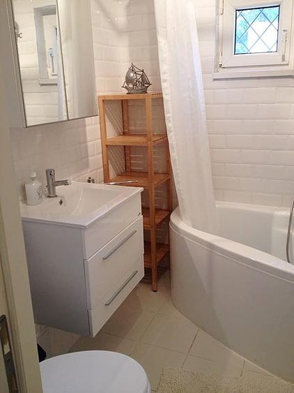 Apartament cu 3 camere semidecomandat în Tineretului