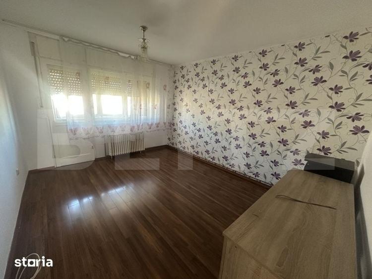 Apartament cu 3 camere semidecomandat în Micro 16