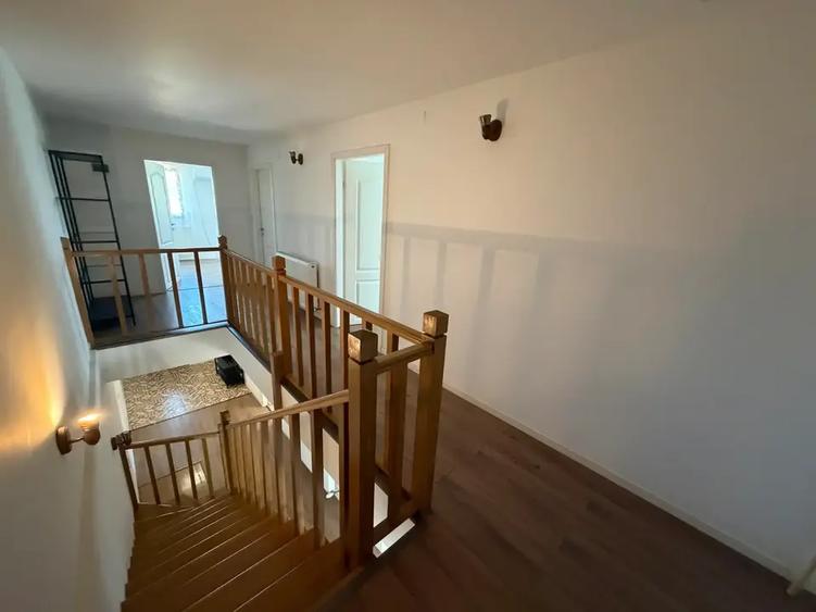 Duplex cu 5 camere cu Canalizare în Central