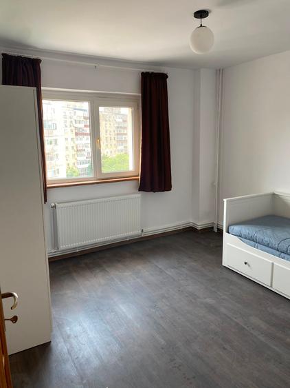Apartament cu 4 camere semidecomandat în Timpuri Noi